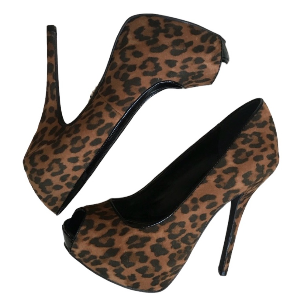 𝐉𝐄𝐍𝐍𝐈𝐅𝐄𝐑 𝐋𝐎𝐏𝐄𝐙 Peep-Toe Stiletto